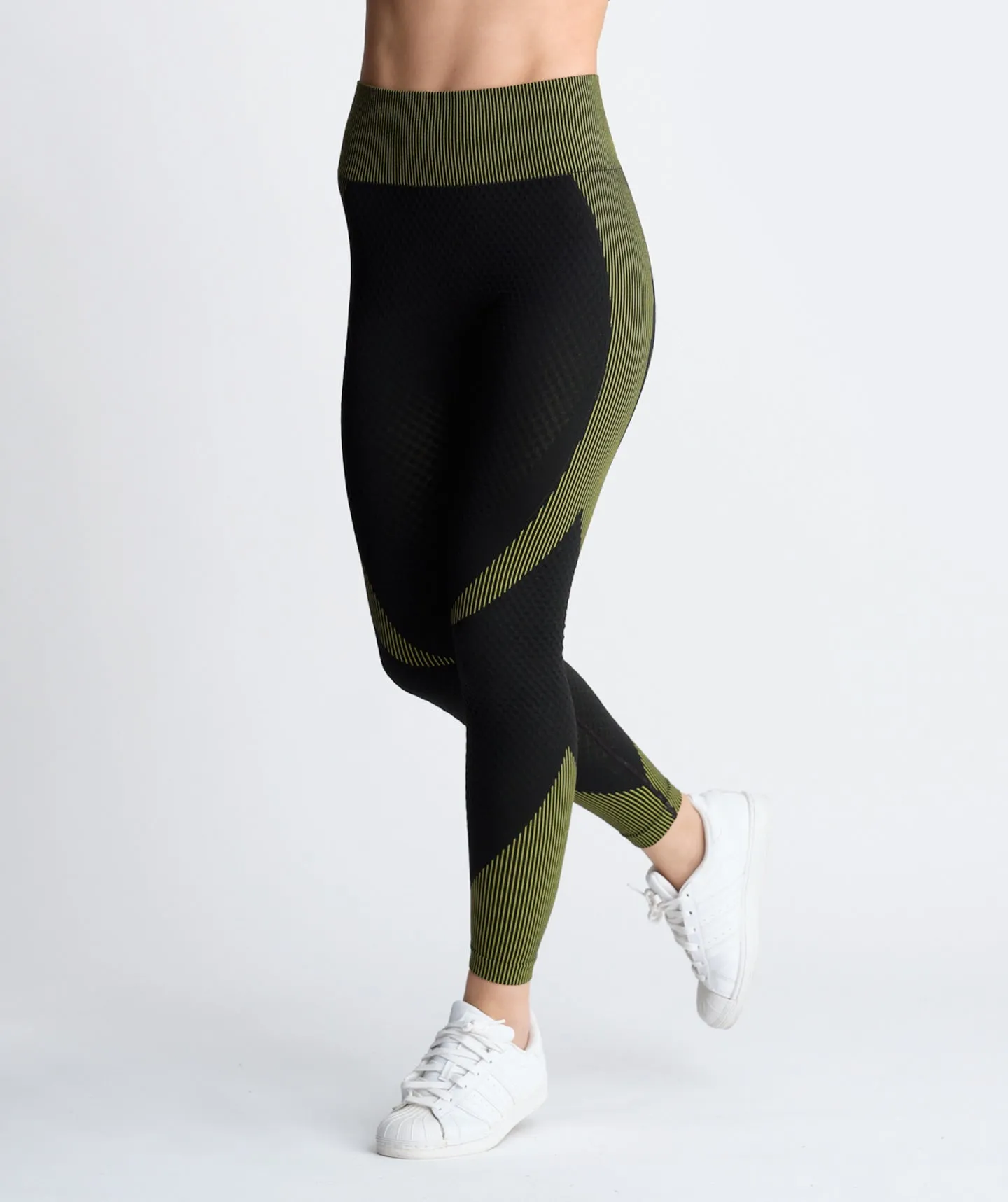 Zulu Leggings Seamless Mid Waist in Moss Green & Black